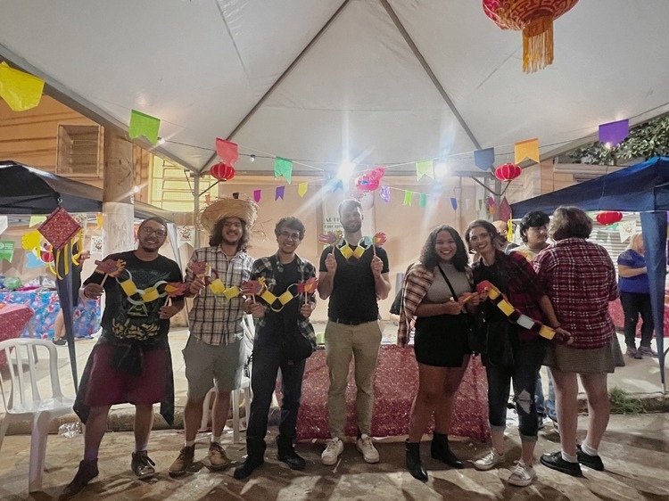 參與者體驗文化碰撞與融合的樂趣。 圣保羅州立大學孔子學院供圖