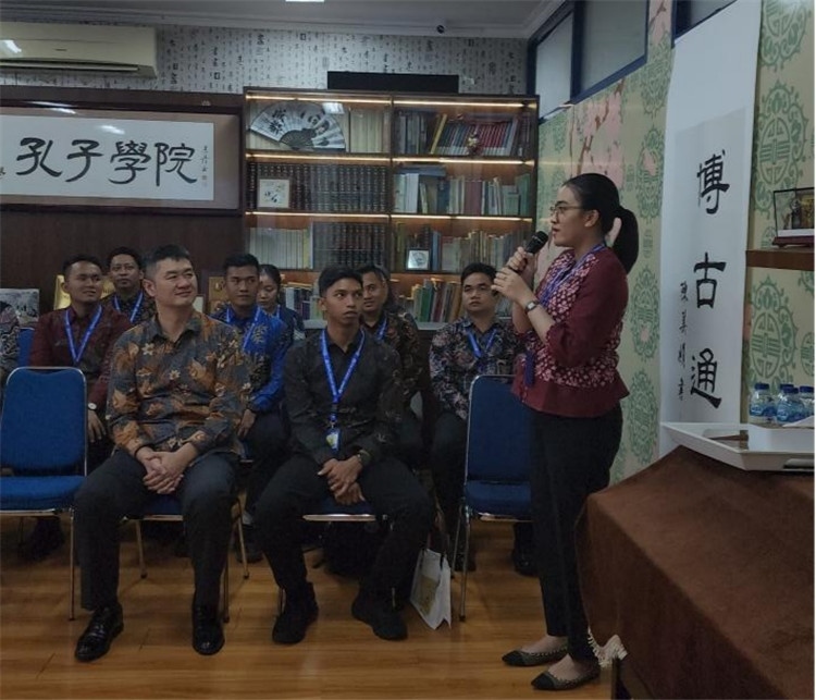 警察學(xué)員用漢語(yǔ)進(jìn)行自我介紹 ?；顒?dòng)主辦方供圖