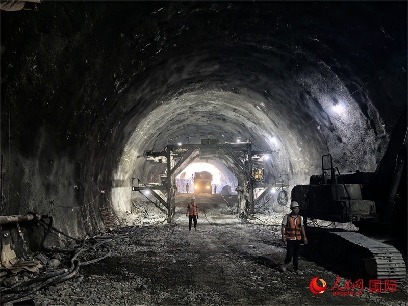隧道施工現(xiàn)場圖片。人民網 賽義德·邁赫迪攝