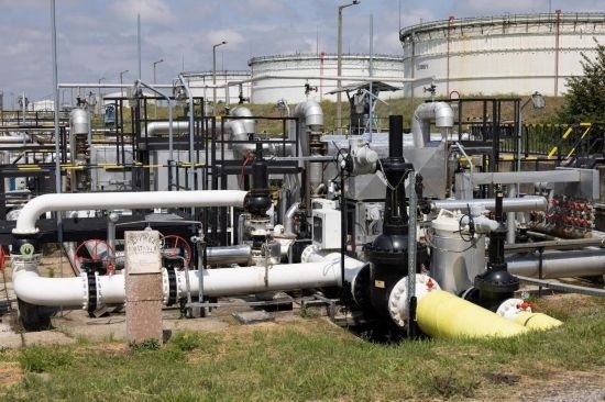 這是2022年5月24日在匈牙利薩茲豪隆包陶多瑙河煉油廠拍攝的連接匈牙利和俄羅斯的“友誼”輸油管道入口點(diǎn)。新華社發(fā)（弗爾季·奧蒂洛攝）