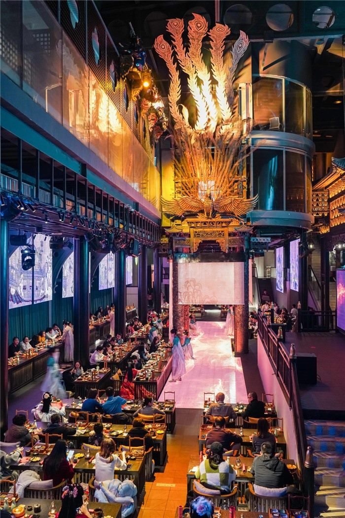 東郊記憶園區(qū)內(nèi)以蜀地文化為創(chuàng)作背景，溯源中國傳統(tǒng)宴飲儀禮打造的全景沉浸式漢文化主題餐秀。成都傳媒集團(tuán)供圖