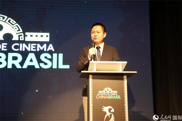 當(dāng)?shù)貢r(shí)間8月26日晚，中國駐里約總領(lǐng)館副總領(lǐng)事王尉育在第三屆中國－巴西電影展開幕式上致辭。 人民網(wǎng)記者 陳一鳴攝