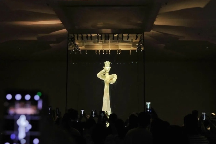 8月31日，亞洲媒體考察團(tuán)參訪三星堆博物館?！吨袊?jīng)濟(jì)周刊》記者肖翊攝