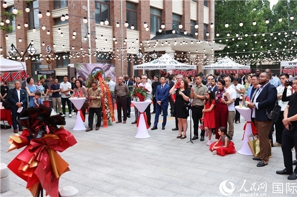 特立尼達和多巴哥駐華使館在其館內(nèi)慶祝特多獨立62周年。人民網(wǎng)記者 趙益普攝