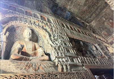 云岡石窟一角。人民網(wǎng) 曹欣悅攝