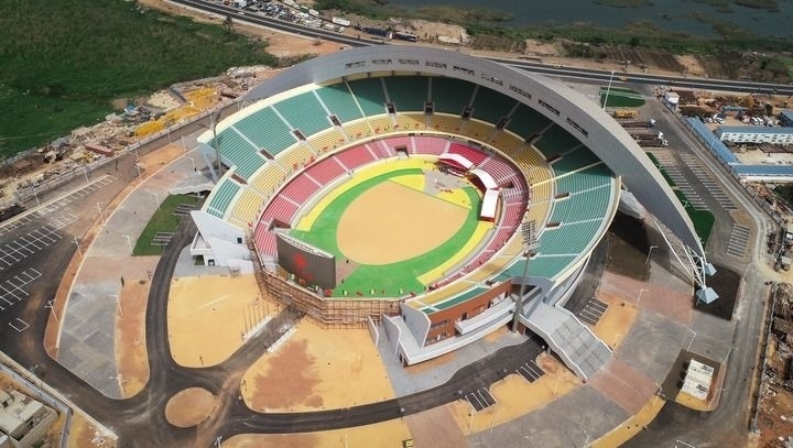 這是2018年7月18日在塞內(nèi)加爾首都達(dá)喀爾航拍的中國援建的塞內(nèi)加爾競技摔跤場。新華社記者 呂帥 攝