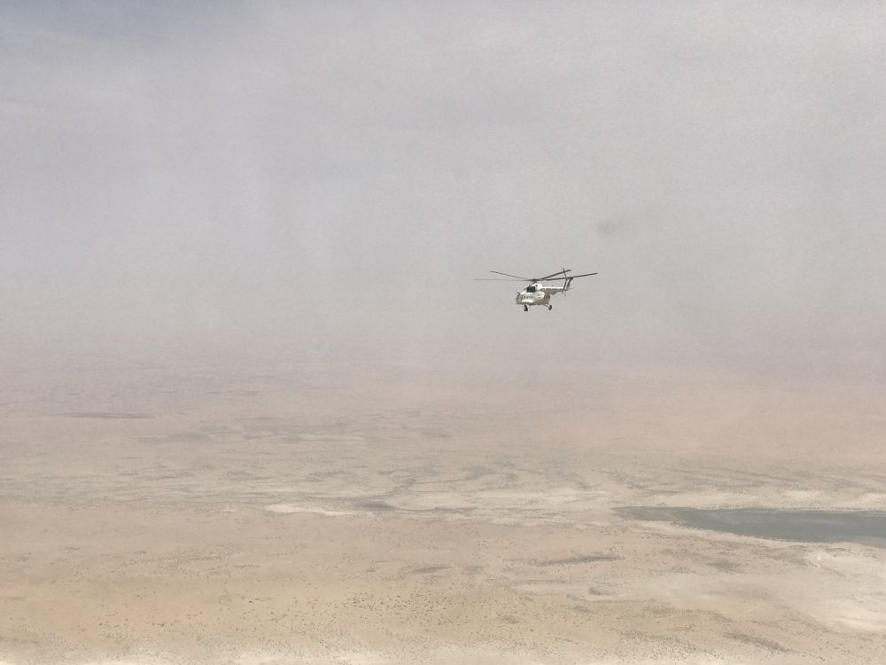 2017年8月8日，中國首支維和直升機分隊直升機飛行在蘇丹達爾富爾任務區(qū)上空。