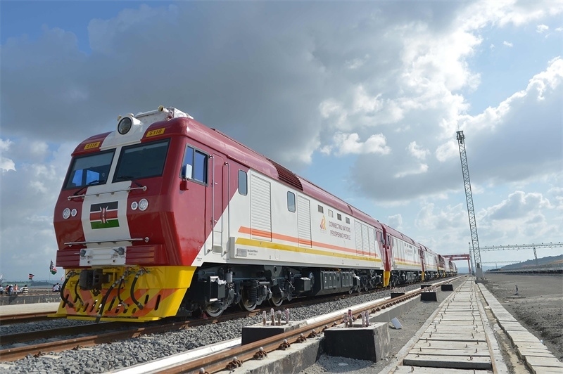 當?shù)貢r間2017年5月30日，肯尼亞蒙巴薩，連接肯尼亞港口城市蒙巴薩和首都內(nèi)羅畢的蒙內(nèi)鐵路正式竣工通車。