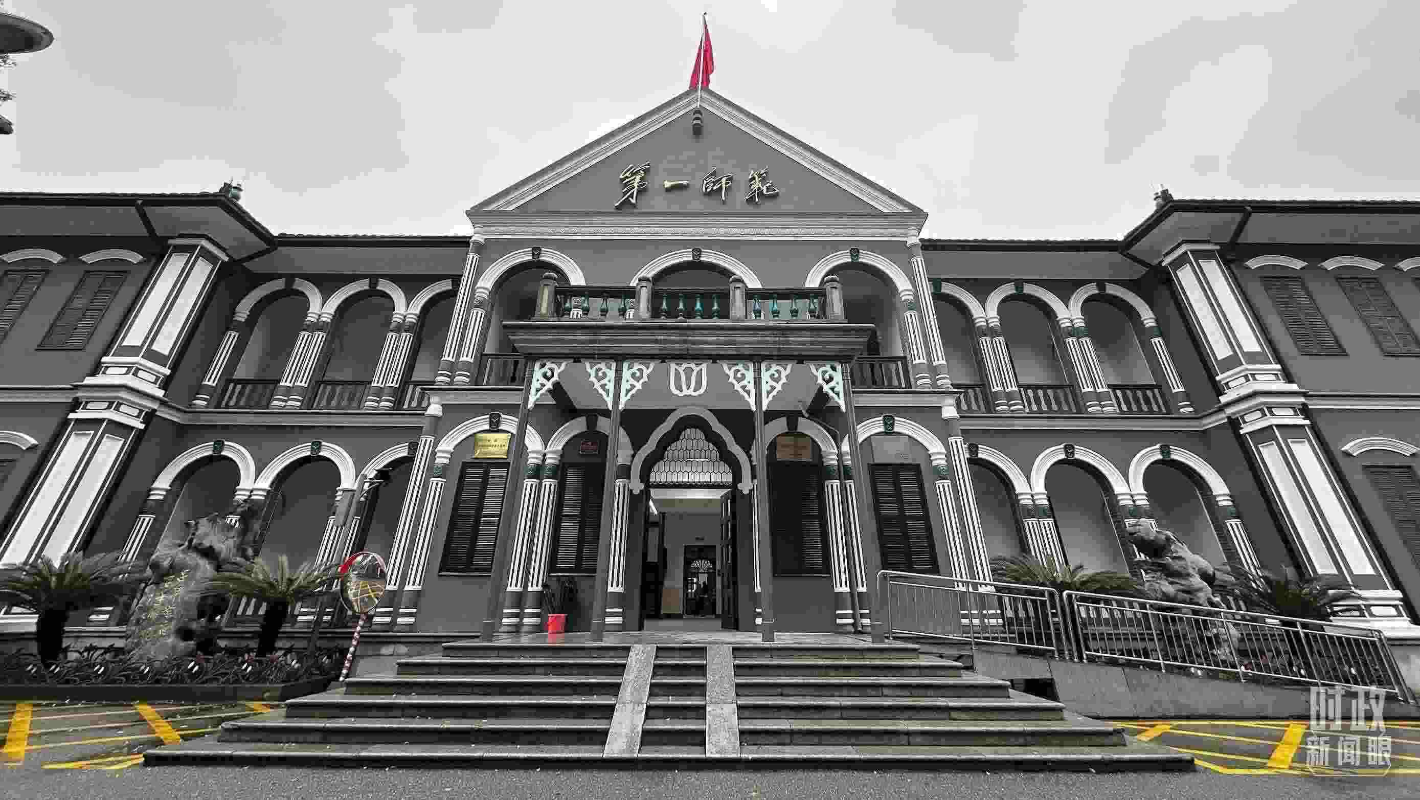  △2024年3月，習近平來到湖南第一師范學院（城南書院校區(qū)）考察。當時他說，國家要強大，必須辦好教育。（總臺央視記者覃思拍攝）