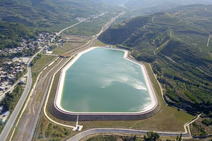 這是在天水市拍攝的已投用的天水城區(qū)引洮供水工程楊家灣調(diào)蓄水池（無人機(jī)照片）。新華社記者 范培珅 攝