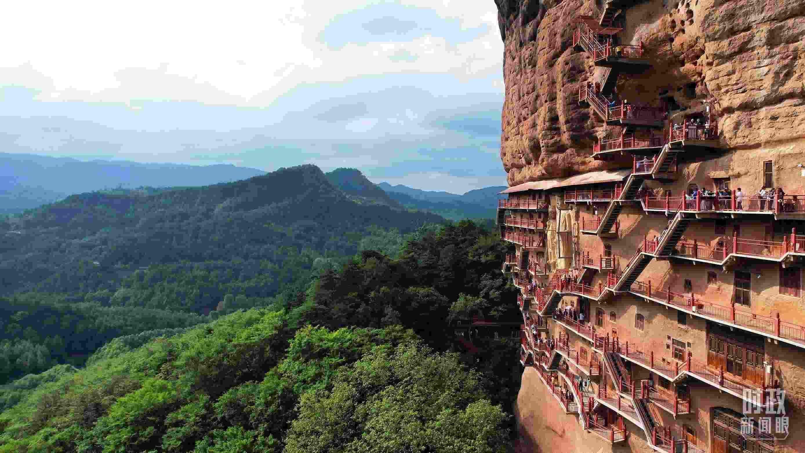 △ 麥積山石窟。（總臺(tái)記者馬凌峰拍攝）