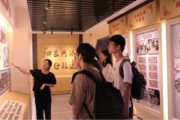 中央民族大學(xué)與中國人民大學(xué)聯(lián)合開展“大國邊疆”實踐調(diào)研活動。校方供圖