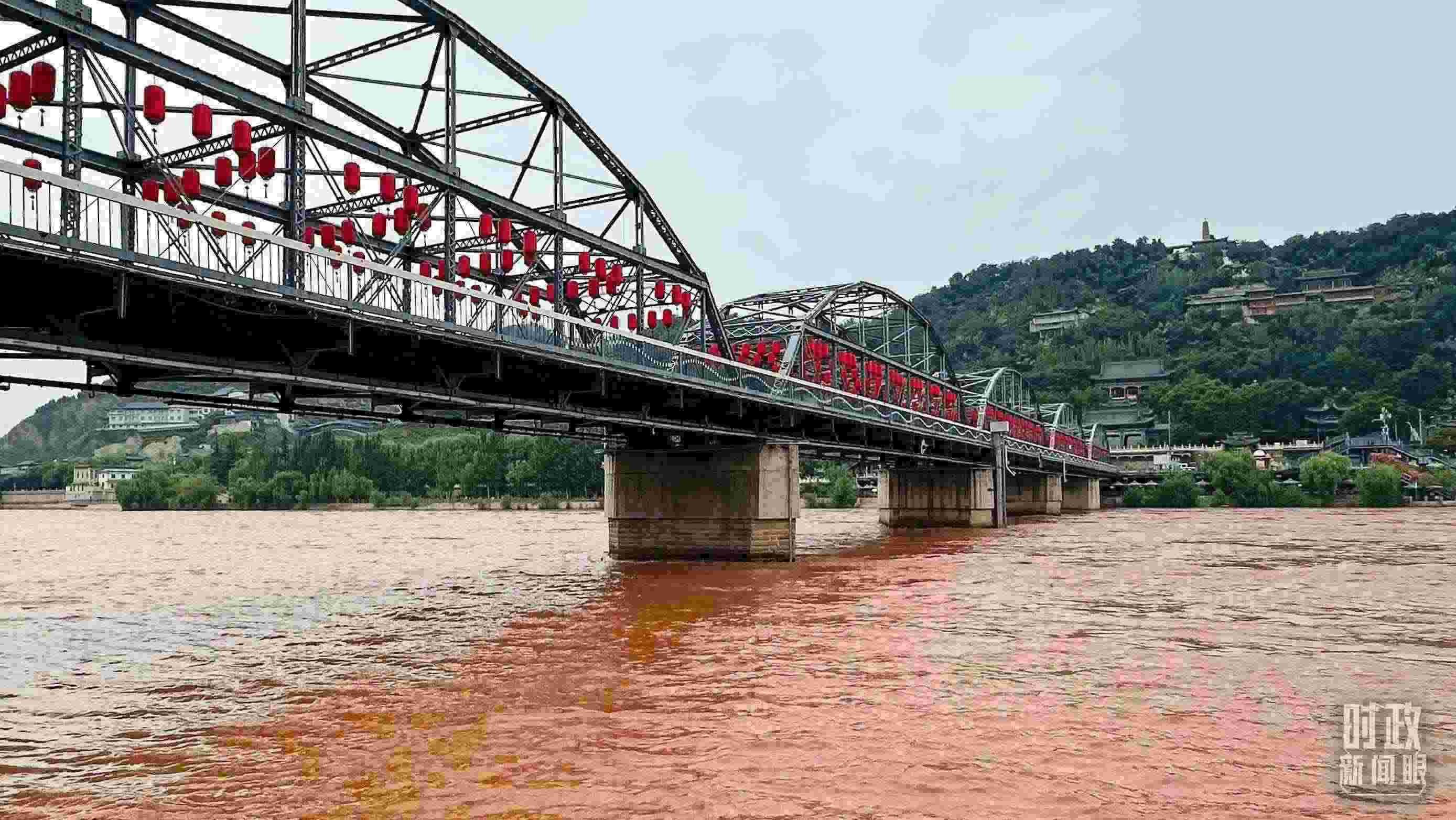 △黃河蘭州中山橋段。（總臺(tái)央視記者范一鳴拍攝）