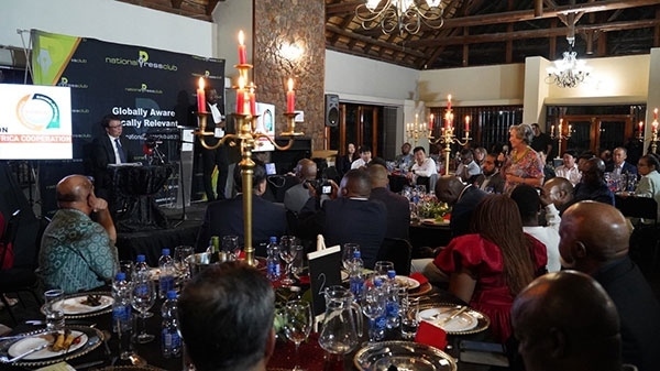 吳大使回答記者提問(wèn)。人民網(wǎng) 劉暢攝