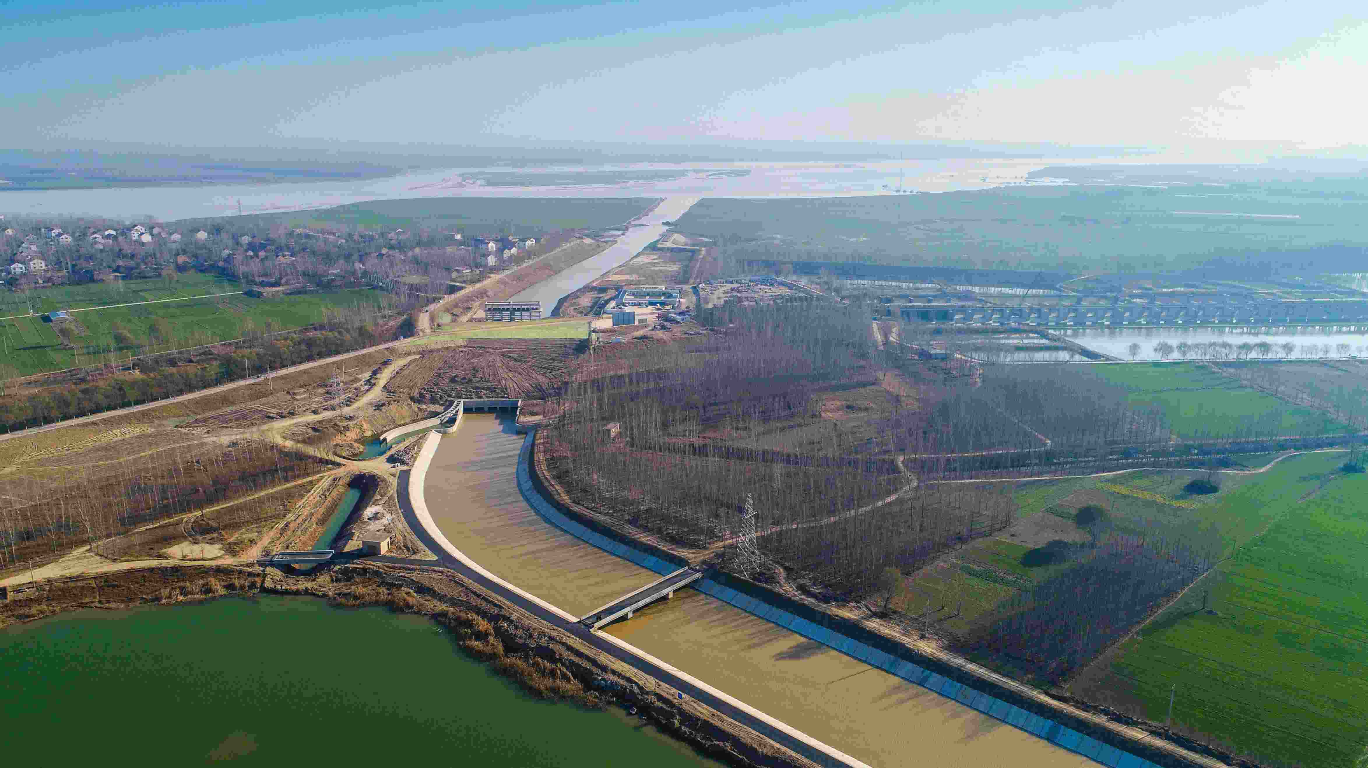 實施引黃入冀調(diào)水，助力華北地下水超采綜合治理和白洋淀生態(tài)環(huán)境修復(fù)。水利部水資源局供圖