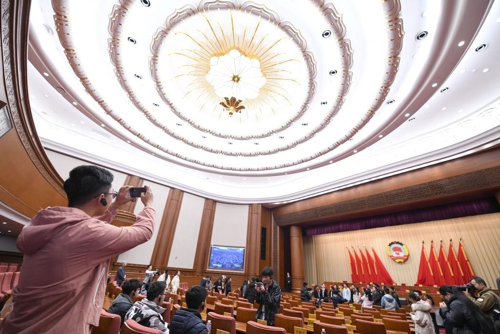2019年11月16日，全國政協(xié)機(jī)關(guān)舉辦第一次公眾開放日活動，約200名高校師生、街道工作人員、退休干部、居民代表等參加。新華社記者 岳月偉 攝