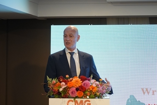 澳大利亞旅游局東半球市場(chǎng)及國(guó)際航司業(yè)務(wù)執(zhí)行總經(jīng)理何安哲在活動(dòng)上致辭。張舒惠攝