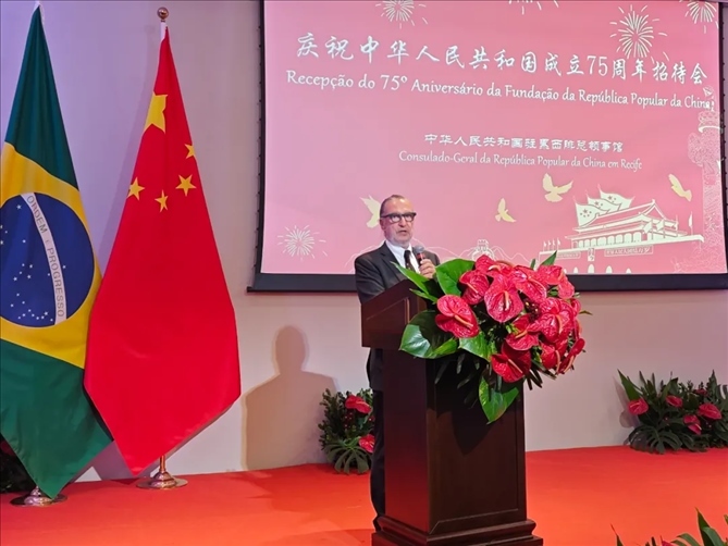 巴西外交部駐東北部地區(qū)辦公室主任德寶拉大使在招待會上致辭。 中國駐累西腓總領(lǐng)館供圖