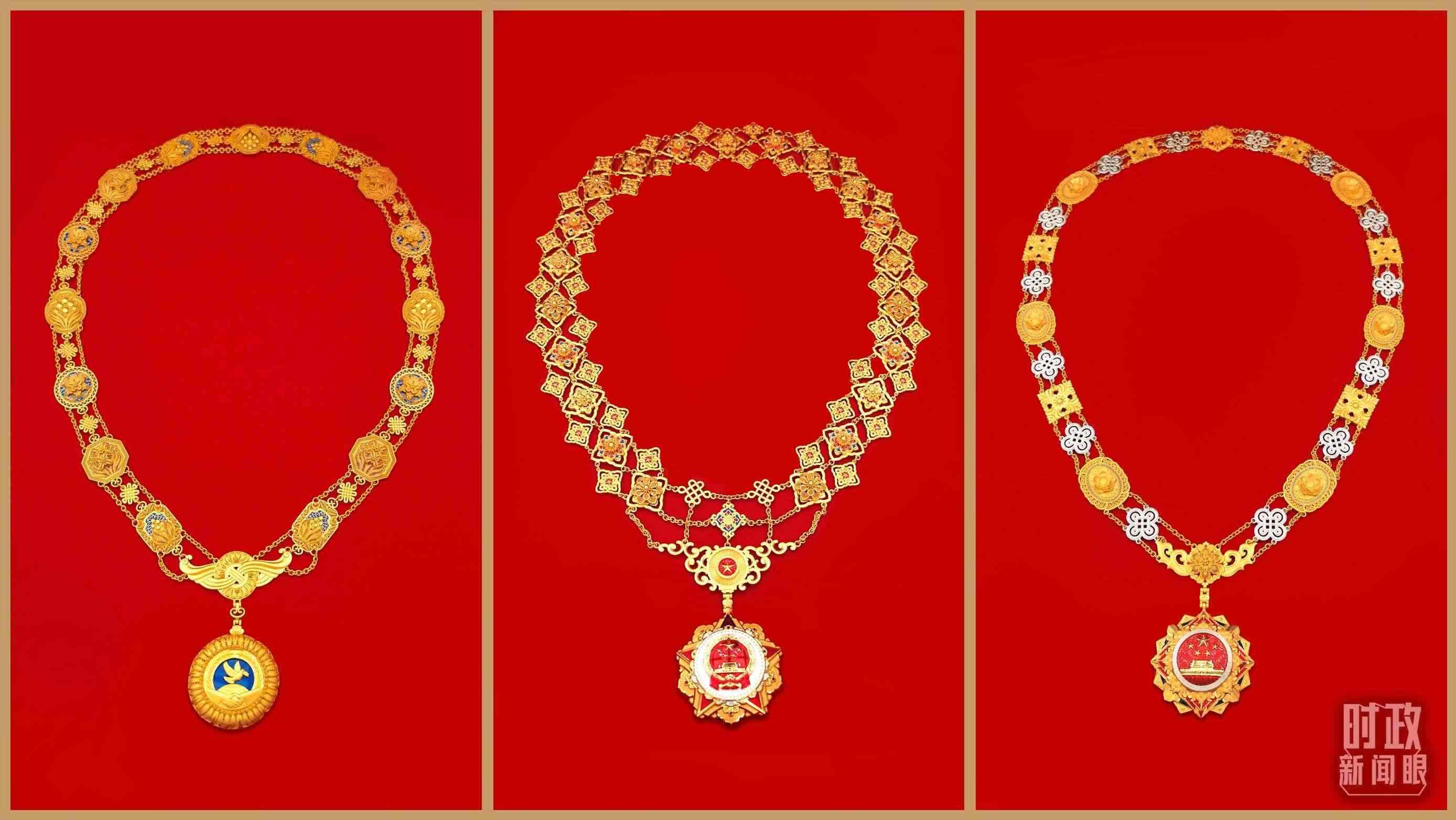 “共和國勛章”（中）、“友誼勛章”（左）和國家榮譽(yù)稱號獎?wù)拢ㄓ遥＃偱_央視記者郭鴻、鄂介甫拍攝）