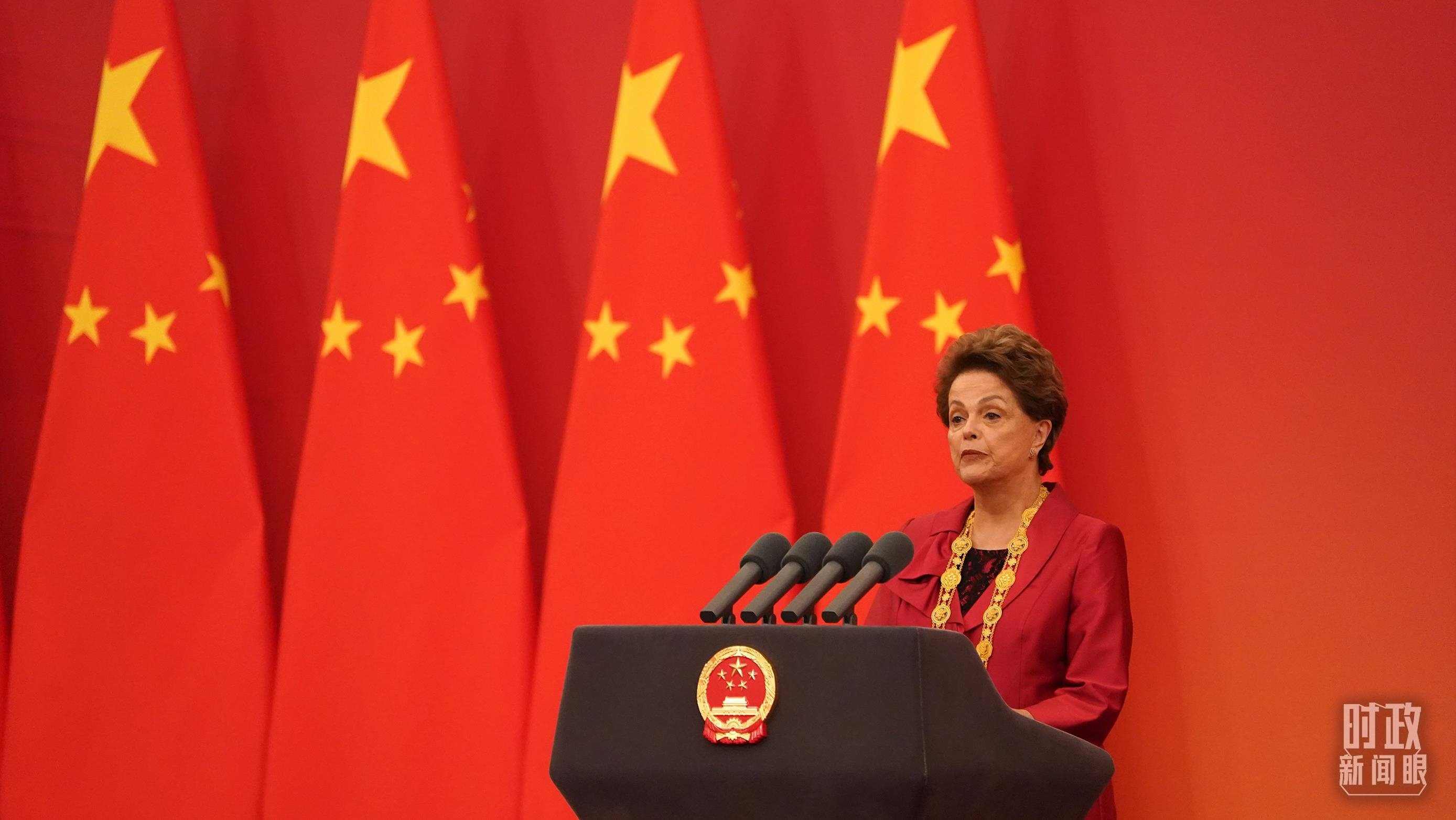 “友誼勛章”獲得者迪爾瑪·羅塞芙在頒授儀式上發(fā)言。（總臺記者李晉拍攝）