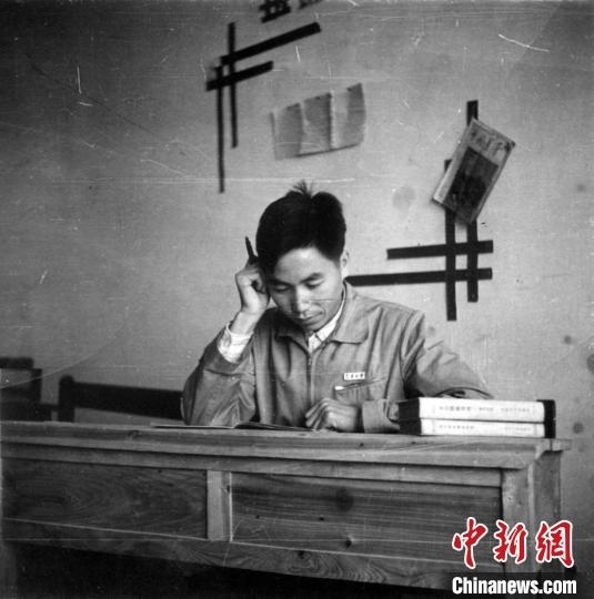 大學(xué)時期，龍樂豪在教室自習(xí)。(中國運載火箭技術(shù)研究院供圖)