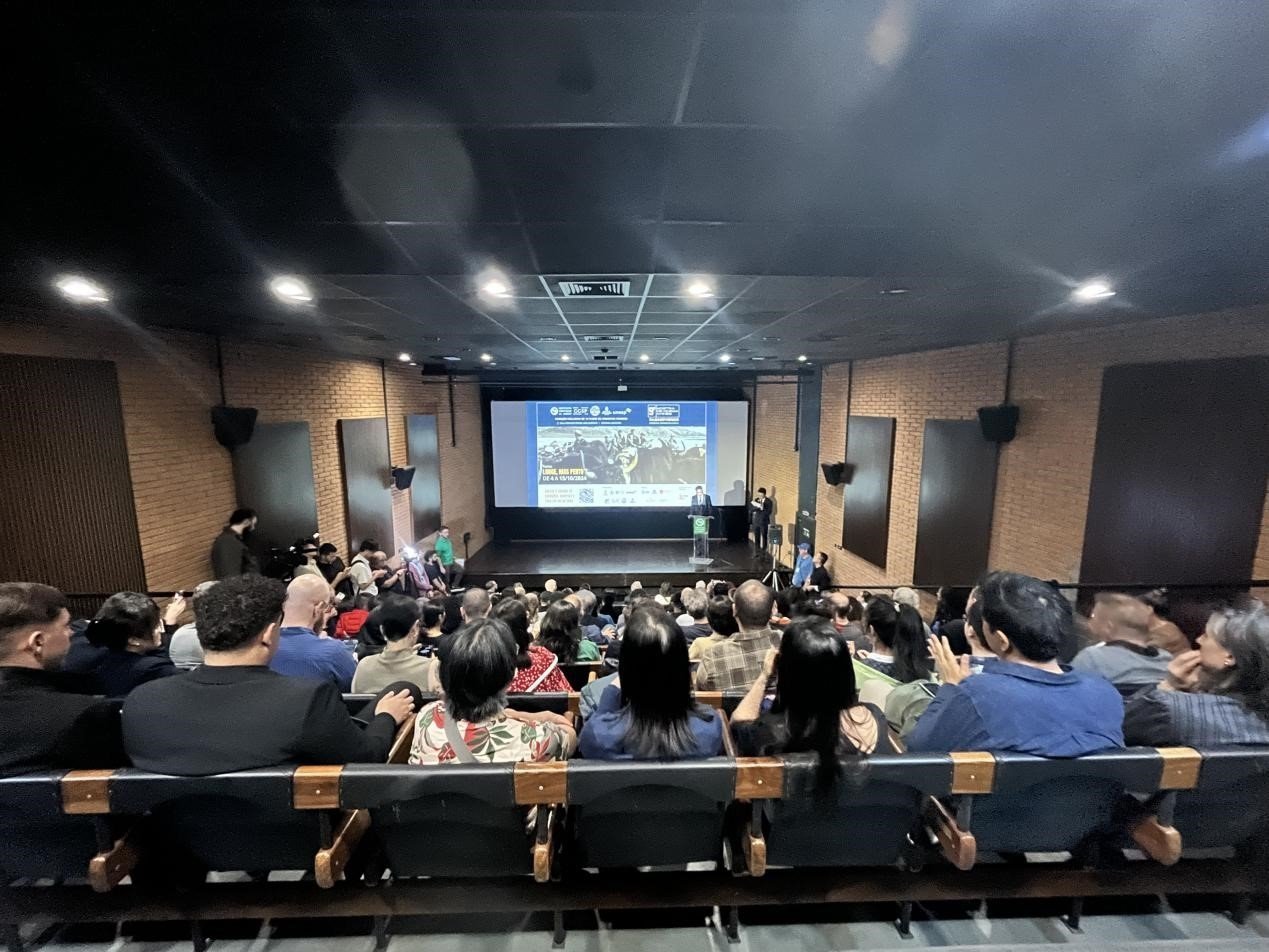 當(dāng)?shù)貢r(shí)間10月3日晚，由巴西圣保羅州立大學(xué)孔子學(xué)院舉辦的第九屆圣保羅中國電影展在圣保羅文化中心拉開帷幕。巴西圣保羅州立大學(xué)孔子學(xué)院供圖