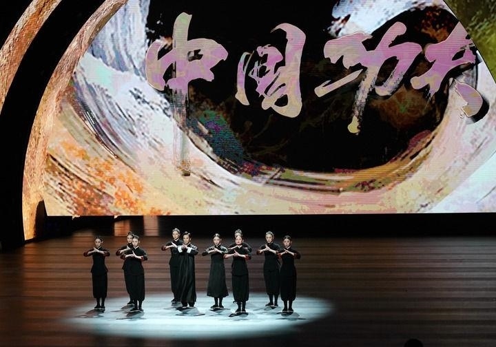 2024年9月19日，演職人員在北京文化論壇專場文藝演出中表演舞劇《詠春》。