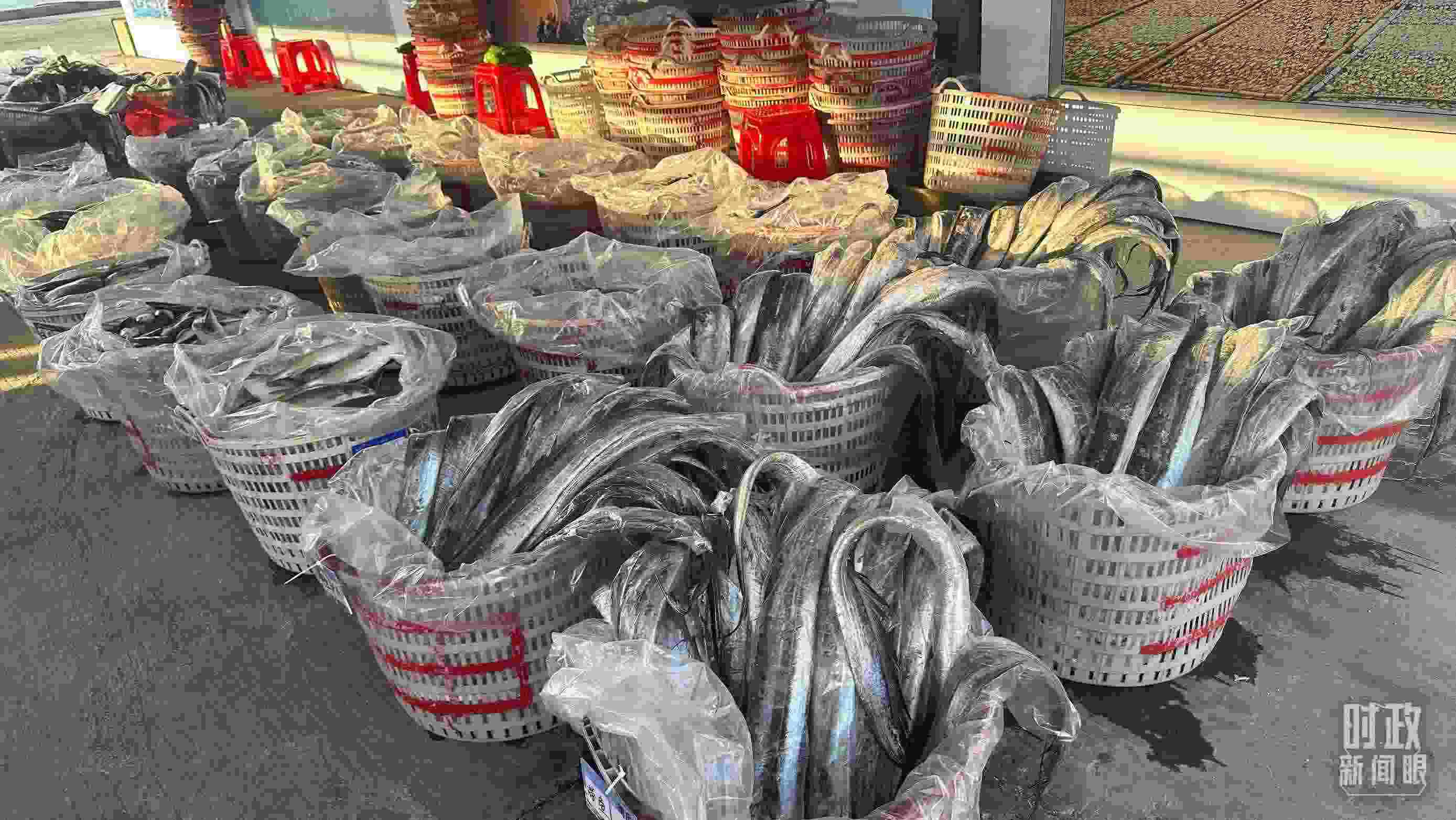 △澳角村的海產(chǎn)品。（總臺(tái)央視記者覃思拍攝）