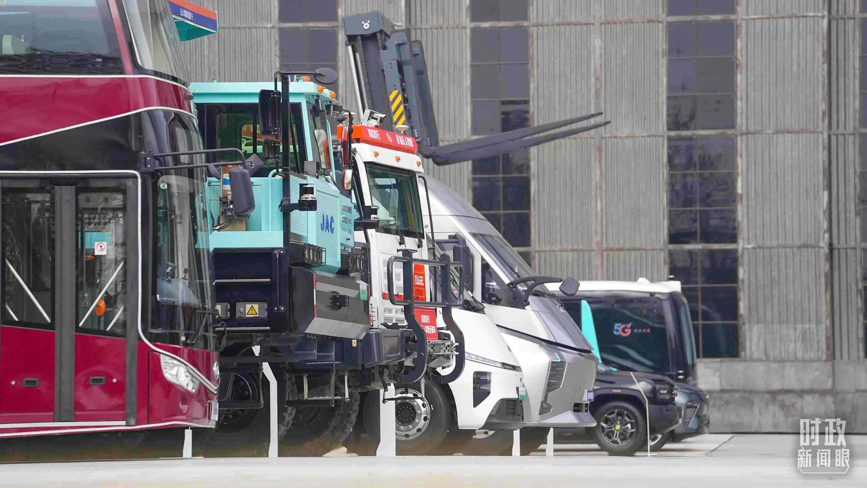 △安徽省重大科技創(chuàng)新成果集中展示展出的新能源汽車。（總臺央視記者金雨秋拍攝）