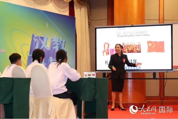 泰國本土中文教師參賽者現(xiàn)場授課。人民網(wǎng)實習生 姚欣可攝