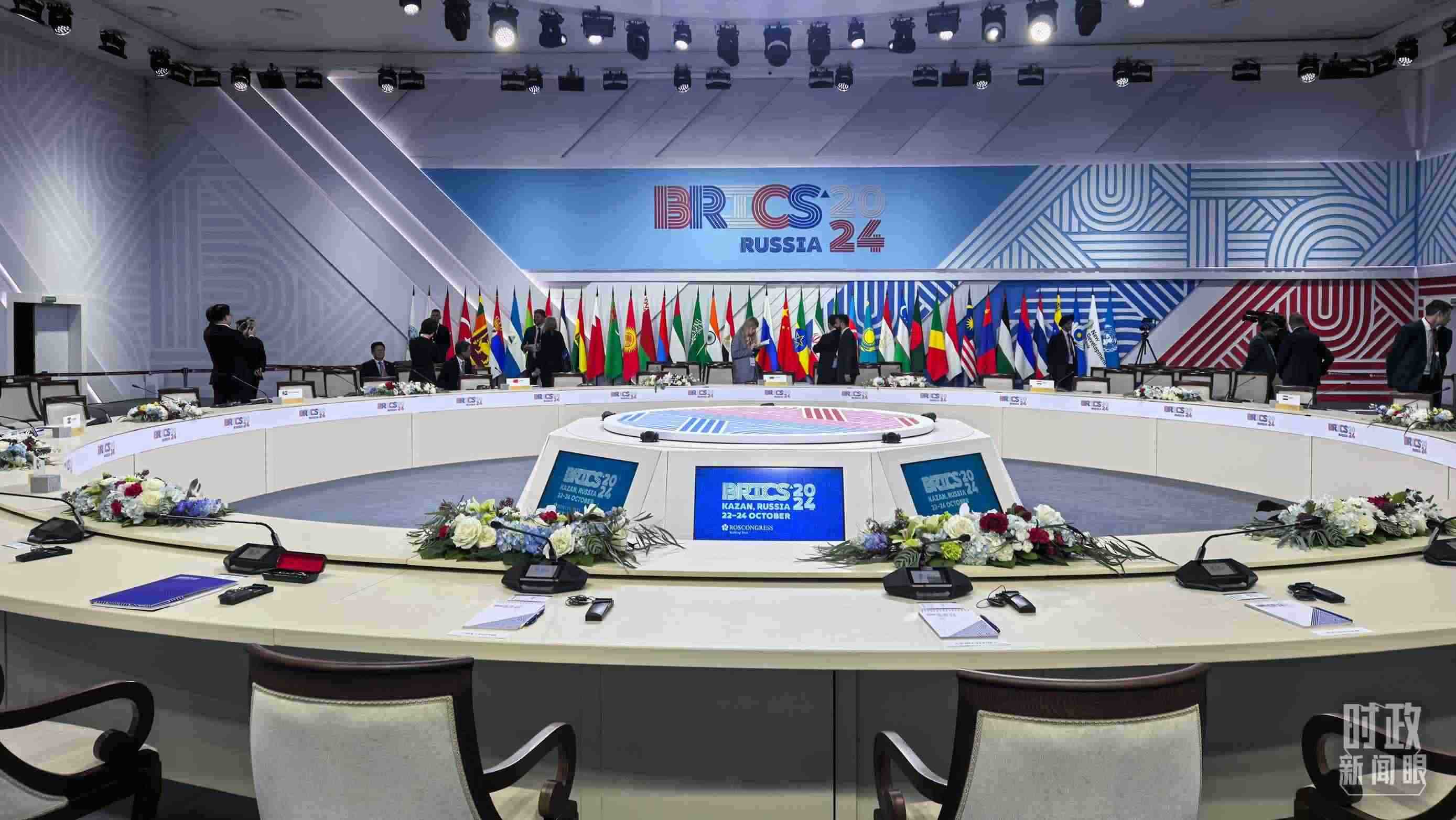 △ 金磚國(guó)家領(lǐng)導(dǎo)人大范圍會(huì)議開始前。（總臺(tái)央視記者程鋮拍攝）