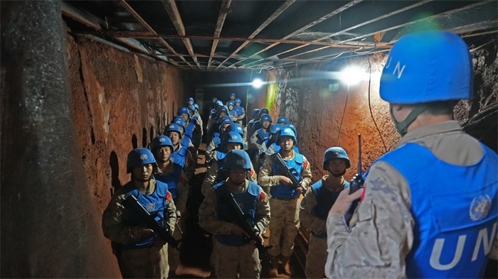 進(jìn)入地下掩體隱蔽。王軍杰攝