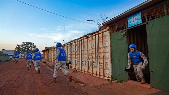 支援加強(qiáng)警戒點(diǎn)位。孫亞斌攝