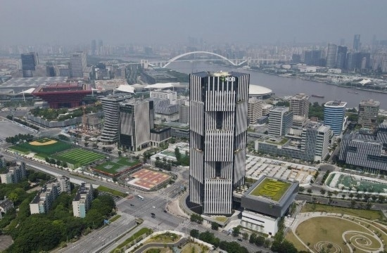 位于中國上海浦東新區(qū)世博園區(qū)的金磚國家新開發(fā)銀行總部大樓（2022年6月17日攝，無人機照片）。新華社記者方喆攝