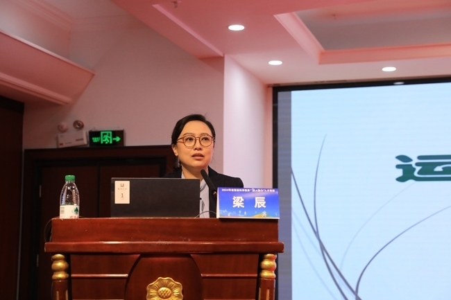 國(guó)家體育總局運(yùn)動(dòng)醫(yī)學(xué)研究所醫(yī)務(wù)監(jiān)督中心副主任、中國(guó)體育科學(xué)學(xué)會(huì)運(yùn)動(dòng)醫(yī)學(xué)分會(huì)副秘書(shū)長(zhǎng)梁辰授課。主辦方供圖