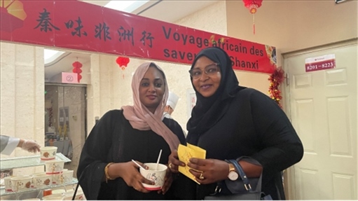 陜西涼皮+清真肉夾饃受到乍得友人歡迎。主辦方供圖