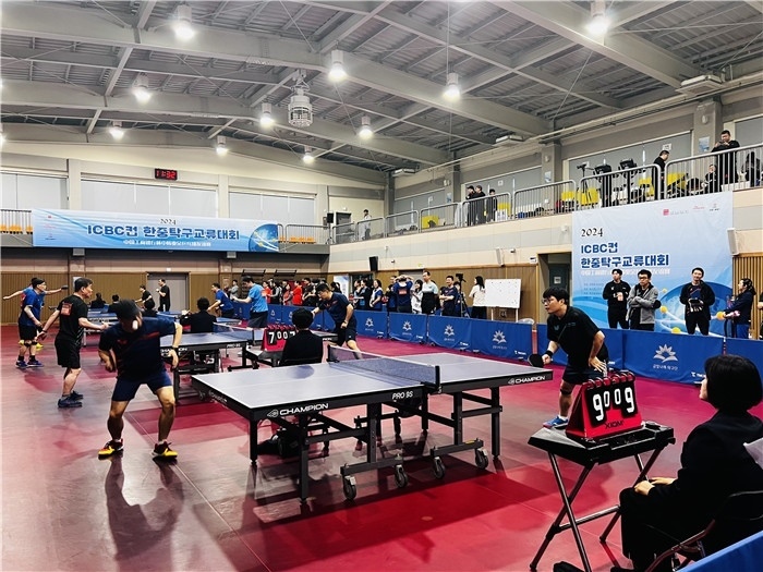圖為中韓業(yè)余乒乓球友誼賽現(xiàn)場。 首爾中國文化中心供圖