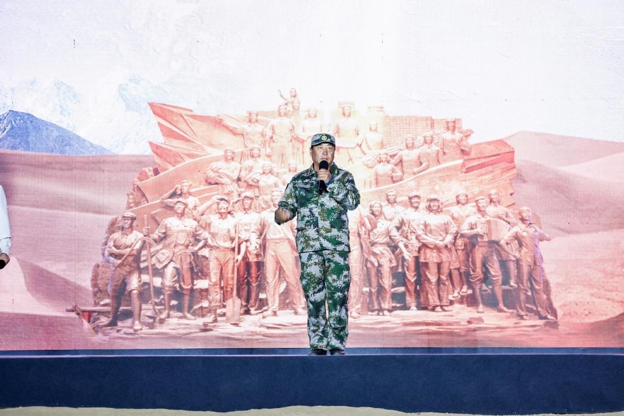 馬軍武在“何以中國·五星出東方”網(wǎng)絡主題宣傳活動現(xiàn)場演講。人民視頻供圖