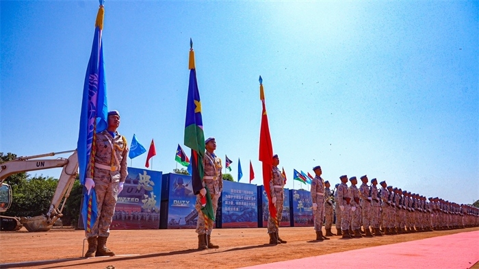 授勛官兵莊嚴(yán)列隊(duì)。王軍杰攝