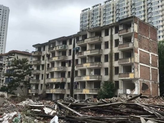 圖為拆遷中的合肥儀表廠宿舍。 合肥市蕪湖路街道 提供