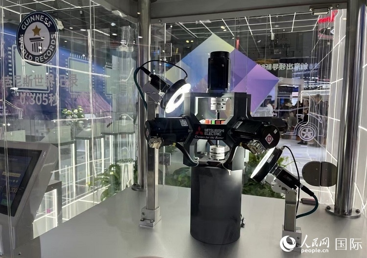 三菱電機開發(fā)的魔方機器人是吉尼斯世界紀錄保持者。人民網記者 陳思攝