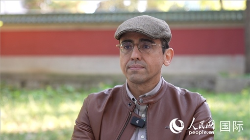 巴西漢學(xué)家喬治·西內(nèi)迪諾（中文名“沈友友”）。人民網(wǎng)記者 劉寧攝