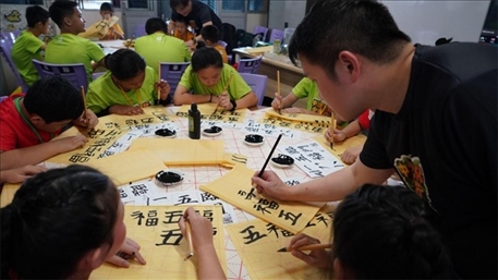 書法教學(xué)。主辦方供圖