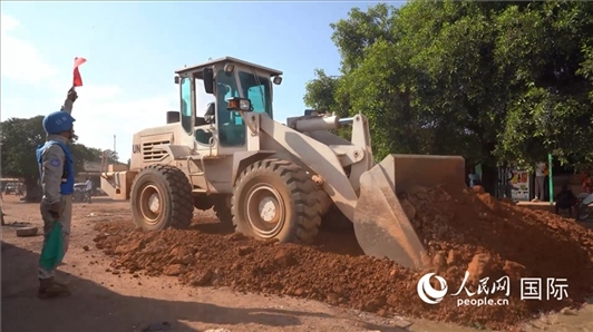 ▲修復市區(qū)主干道（秦貴君攝）