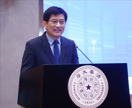 清華大學(xué)國(guó)家治理研究院執(zhí)行院長(zhǎng)、清華大學(xué)計(jì)算社會(huì)科學(xué)與國(guó)家治理實(shí)驗(yàn)室執(zhí)行主任孟慶國(guó)教授演講。供圖單位：清華大學(xué)國(guó)家治理研究院