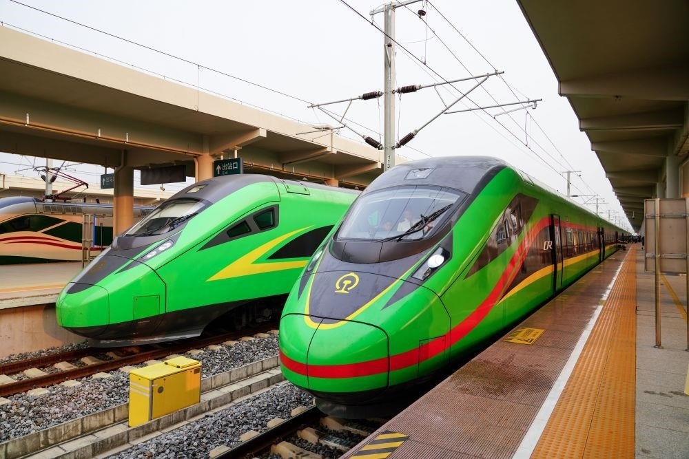 截至2024年7月5日，中老鐵路國際旅客列車累計開行滿1000列，極大地便利了沿線民眾出行。