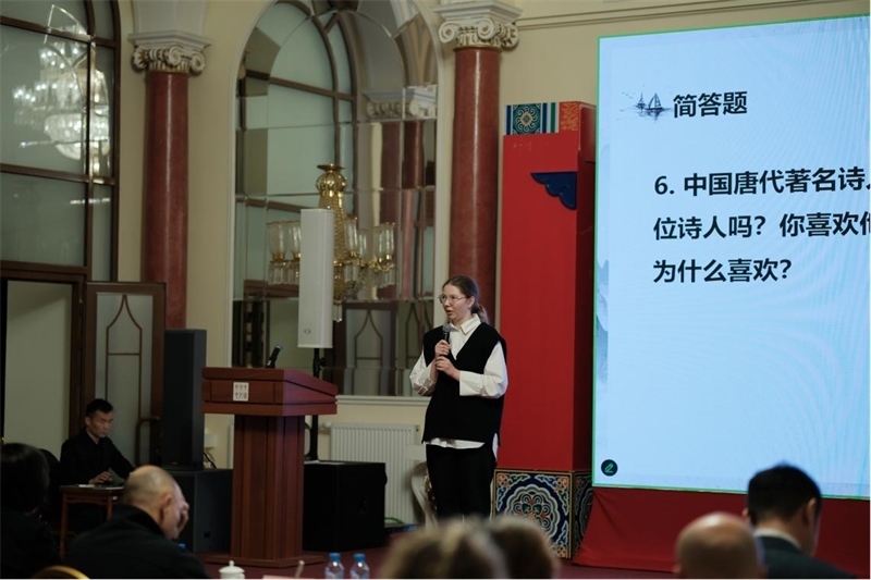 參賽選手現(xiàn)場答題。 俄羅斯國立人文大學(xué)孔子學(xué)院供圖