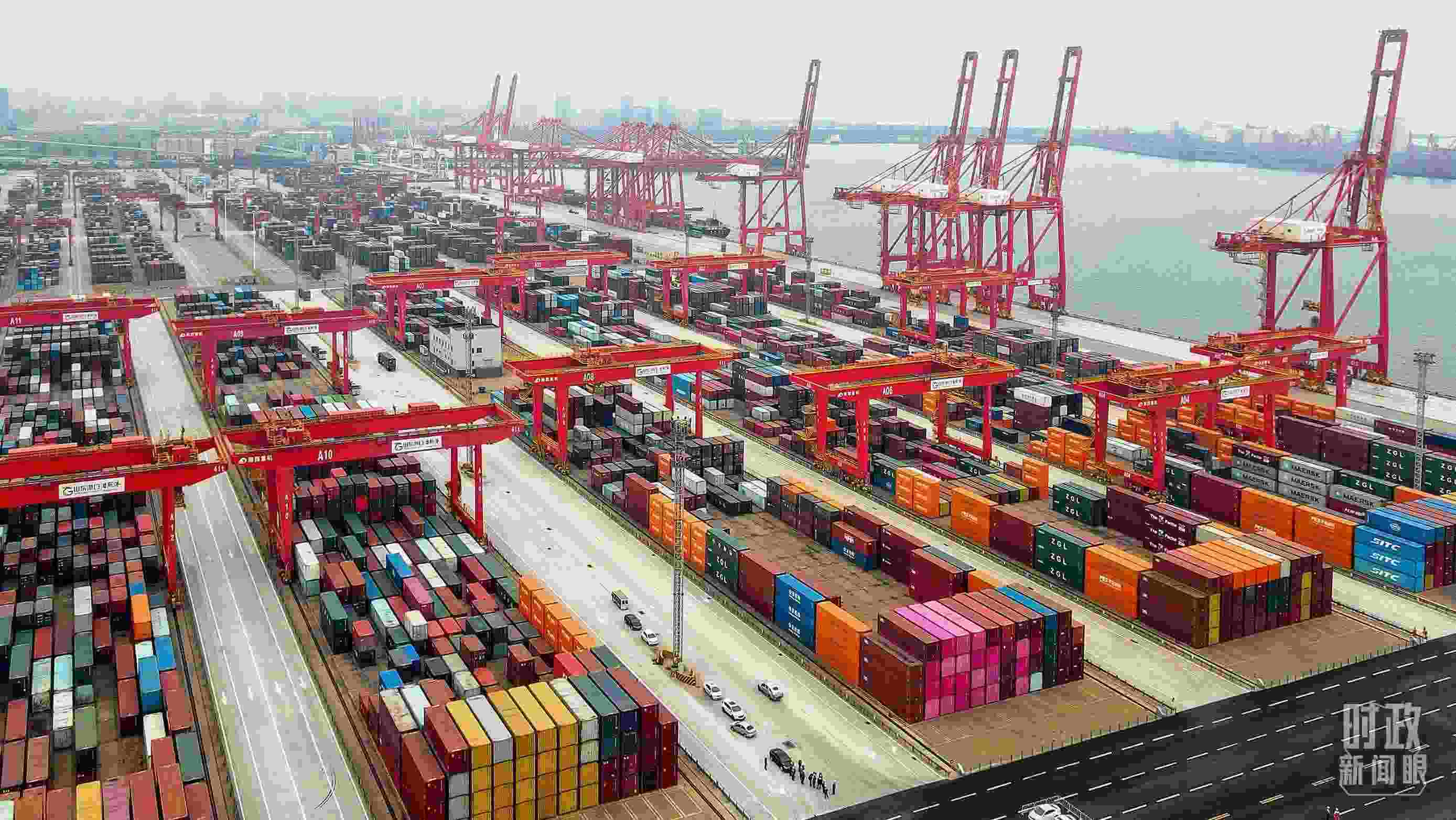 △山東日照港。（總臺央視記者劉琦拍攝）