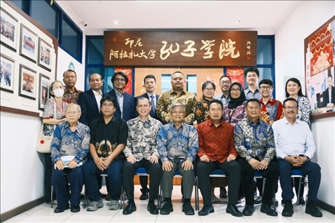 參會(huì)嘉賓合影。阿拉扎大學(xué)孔子學(xué)院供圖