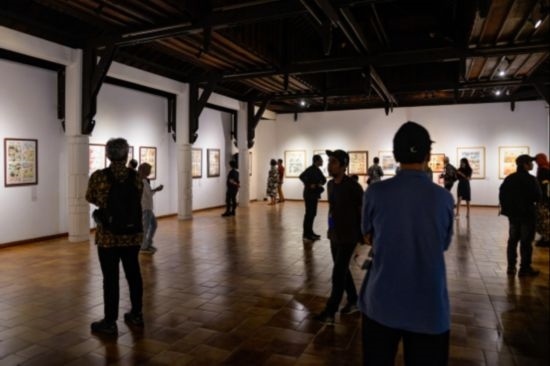 觀眾參觀“東盟-中國(guó)人文交流年”漫畫(huà)大賽展覽。記者 徐欽 攝